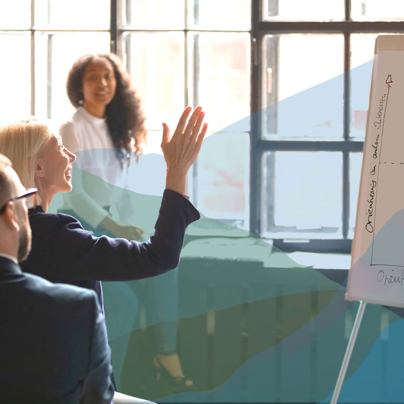 Teilnehmende üben Gesprächsführung in der Mediationsausbildung
